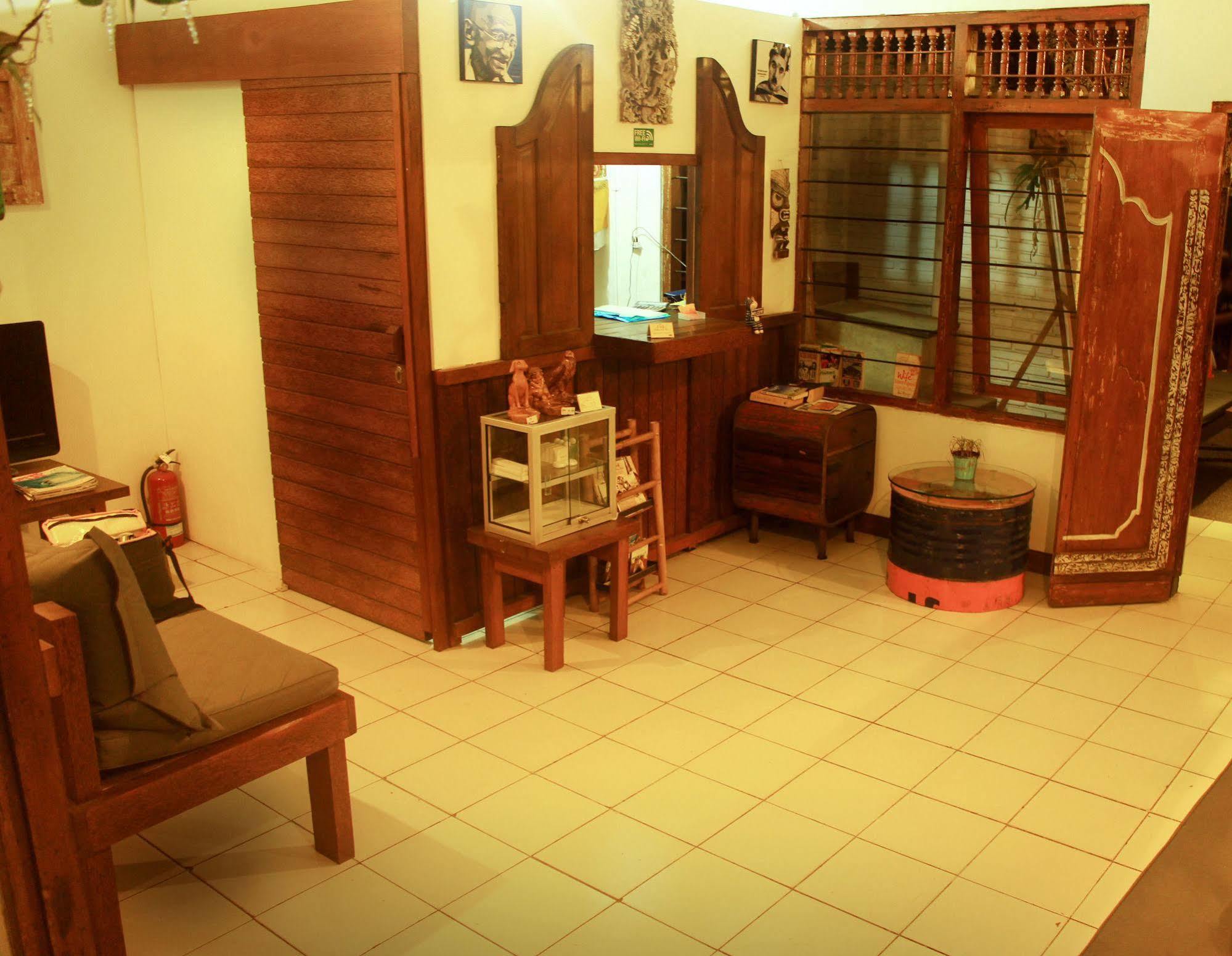 Friendly House Bali Vandrarhem Ubud Exteriör bild